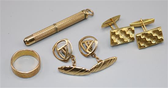 2 pairs of gold cufflinks, ring and toothpick
